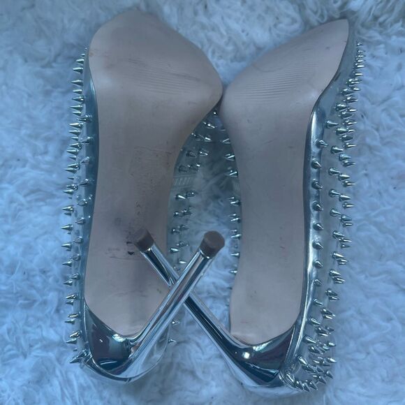 Steve Madden Vala Silver Spiked slip on Heels pointed toe SZ6.5M - Picture 8 of 10